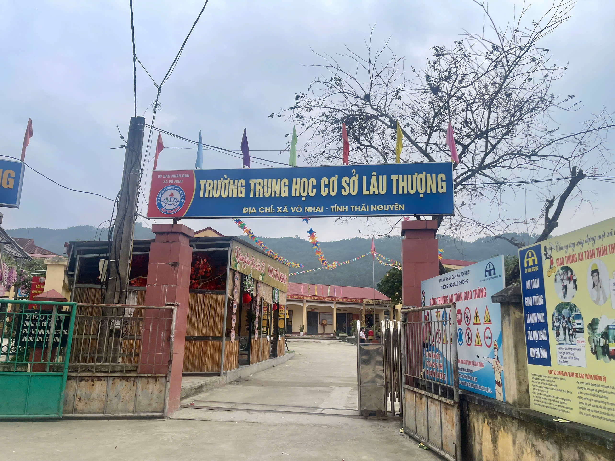 Trường THCS Lâu Thượng