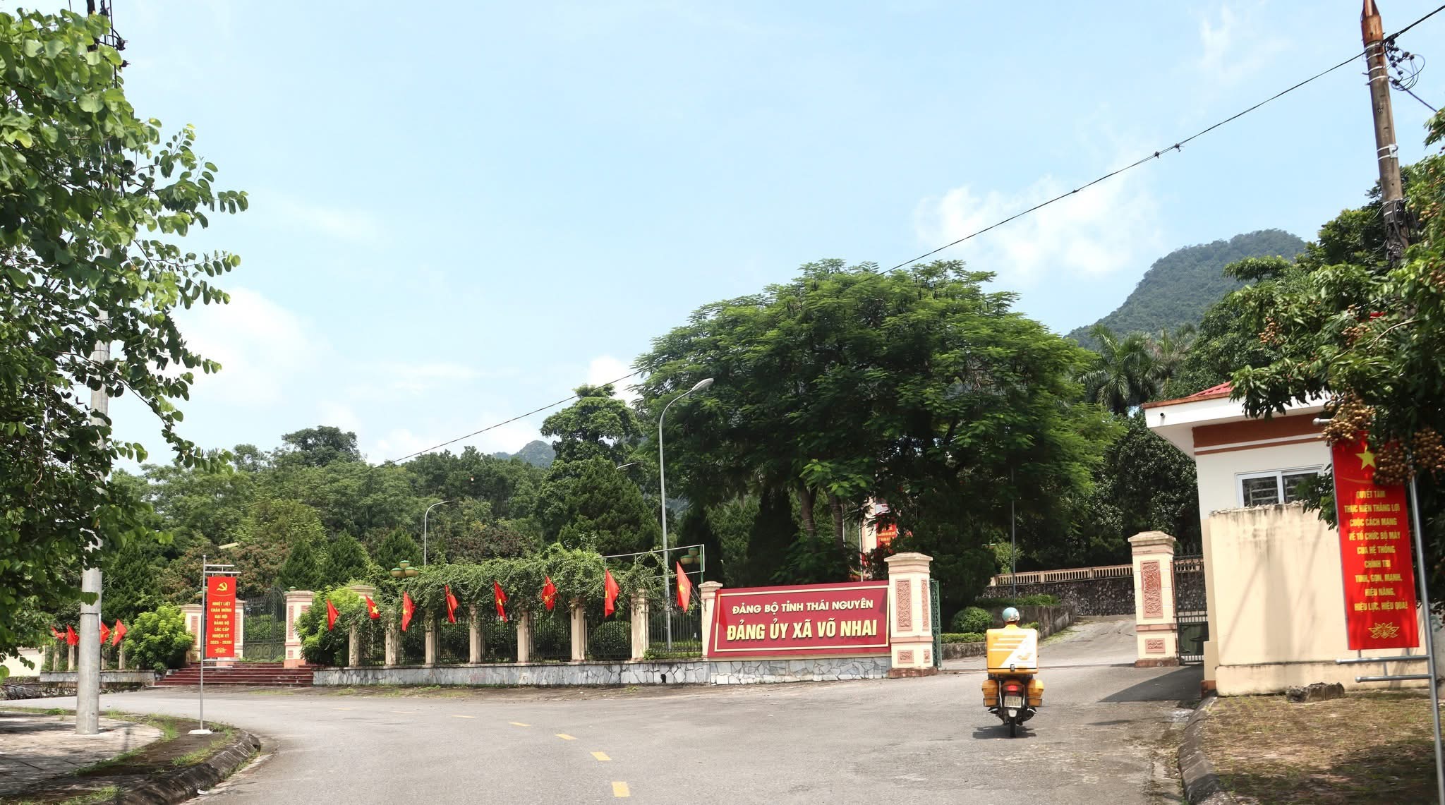 Đảng uỷ xã Võ Nhai